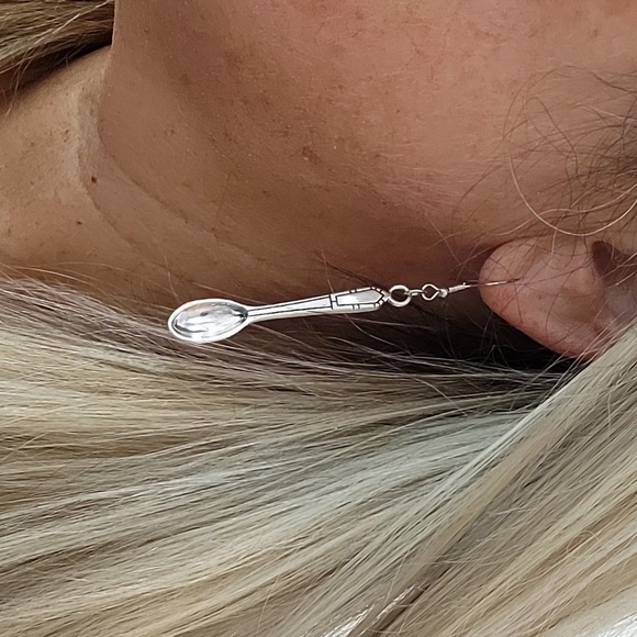 🔥LAST PAIR🔥 SPOON DROP EARRINGS - Picture 4 of 7